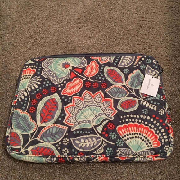 Vera Bradley Handbags - Vera Bradley 13’’ Tablet Sleeve (NWT)